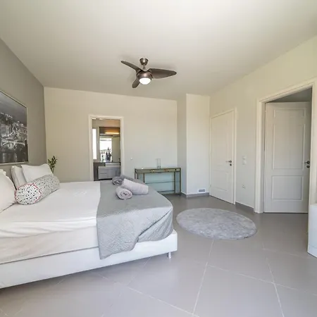 Wonderful Leivathos | Azure Skies | 4 Bedrooms | Furnished Terrace With Private Pool & Hot Tub | Bbq | Zvoronáta